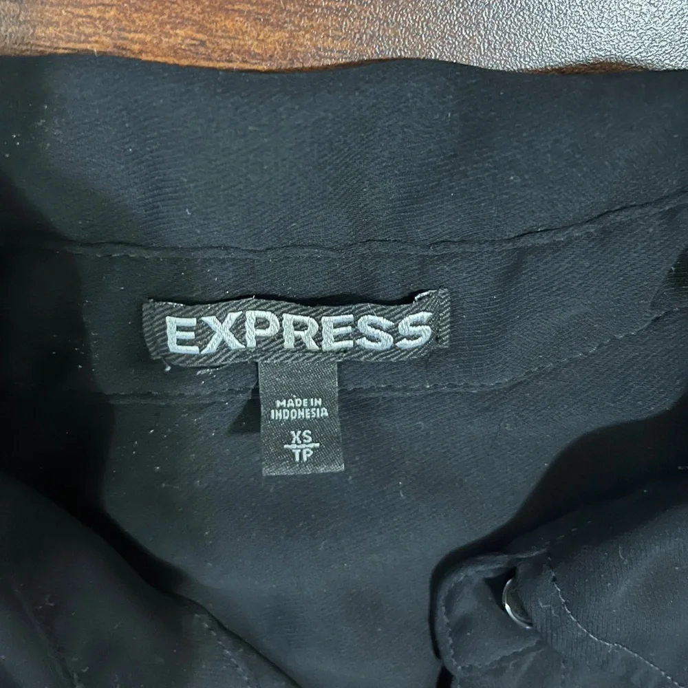 Express women’s extra small blouse, sleeveless button down, black - Picture 2 of 11